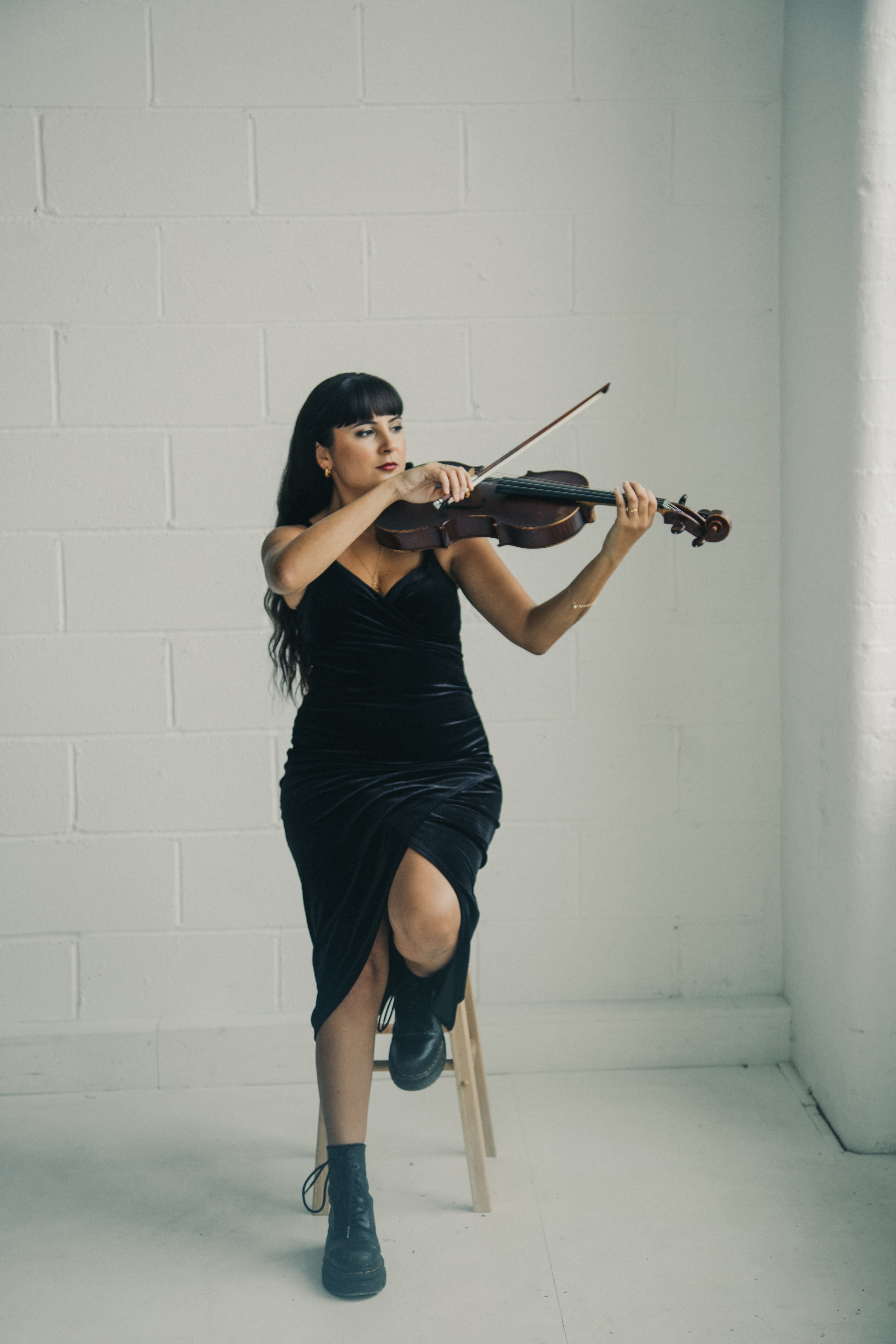 Portfolio website for viola and violin session musician, Sophia Dignam.